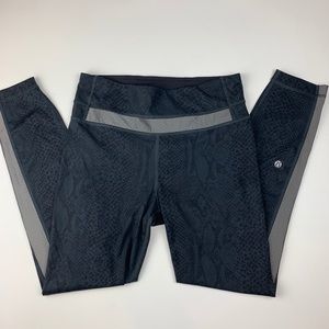 🎉SOLD🎉Lululemon Sz 6 Gray Snakeskin Leggings